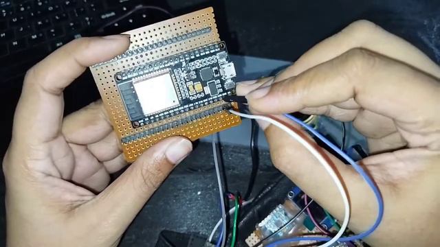 Gesture Controlled speaker using esp32+TCRT5000+DFminiplayer+Speaker смотреть онлайн