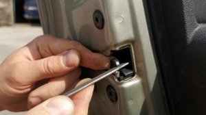 Renault sandero(logan)плохо закрывается дверь.