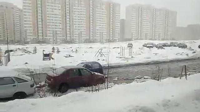 Если долго сидеть у дороги, увидишь, как мимо проплывает "Матиз" смотреть онлайн