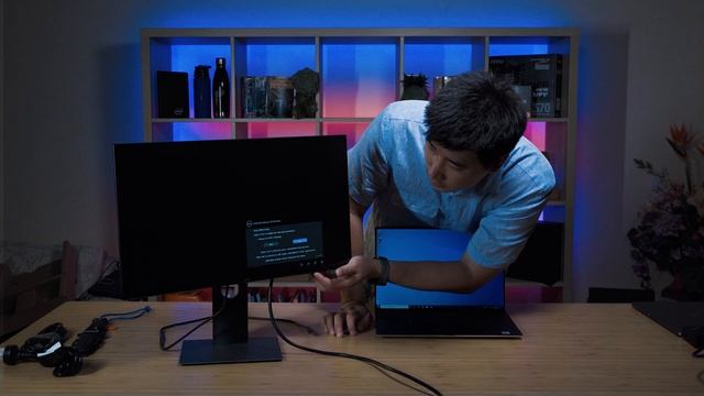 Dell UltraSharp U2421HE USB-C Hub Monitor - Unboxing and Connecting to Macbook смотреть онлайн