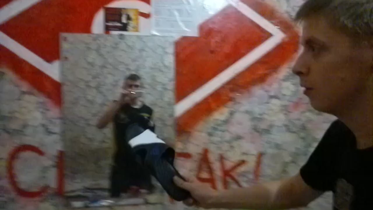 Убиваем тараканов в общаге смотреть онлайн