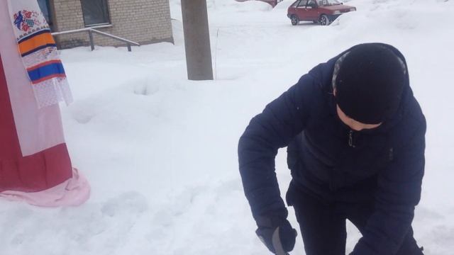 Масленица в пос. Сия. Дети пекут блины на чурках смотреть онлайн