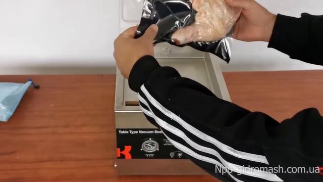 Настольная вакуумная упаковочная машина DZ 260C