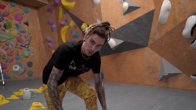 Как создаются трассы на скалодроме! Алексей Савкин! смотреть онлайн