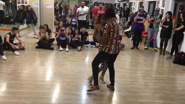 Kizomba - Adi e Morenasso - demo after workshop смотреть онлайн