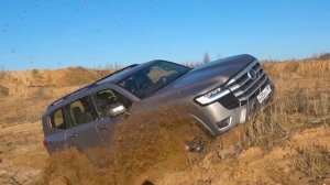 Мажоры на новом Land Cruiser 300 и Ford Raptor на 500 л.с. устроили лютую зарубу на бездорожье.