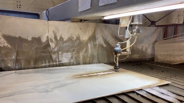 Гидроабразивная резка керамогранита габаритом 2400х1200 мм смотреть онлайн