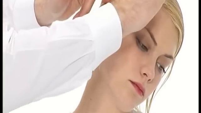 Современная короткая женская стрижка. Modern women's short haircut смотреть онлайн