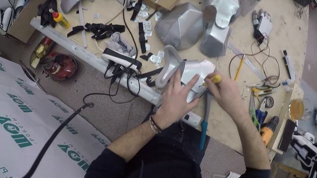 Часть 4. Соединяем детали в целый костюм железного человека. смотреть онлайн