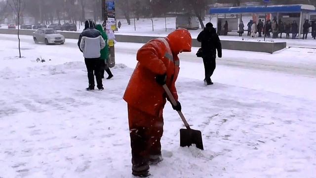 Лопаты при уборке снега никто не отменял смотреть онлайн