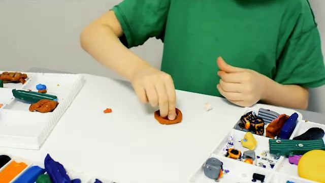 Пластилиновый Единорог - Лепит Пиццу смотреть онлайн