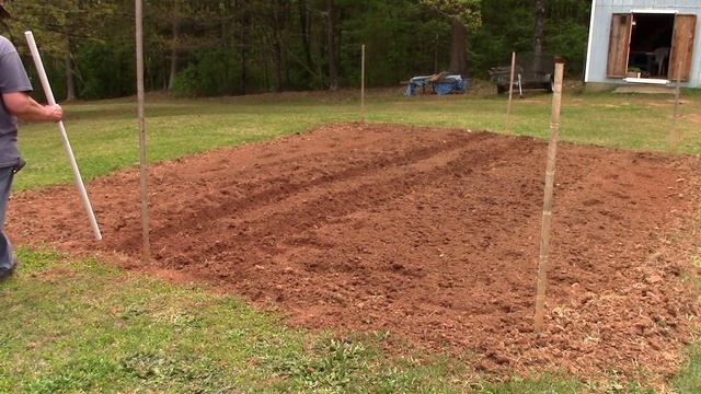 Backyard Garden Update 4-14-2018 Planting Silver Queen Corn смотреть онлайн