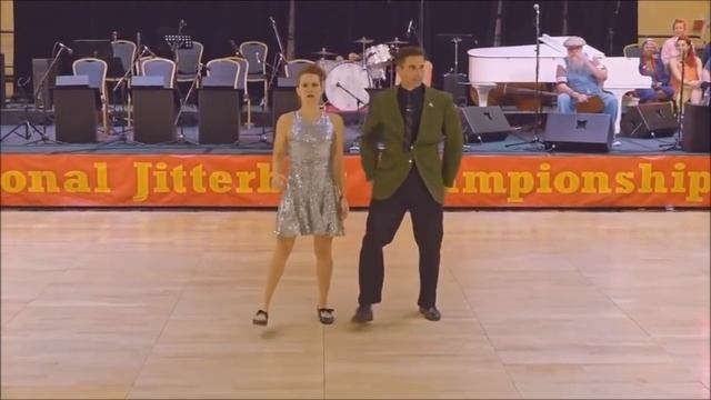 Band ODESSA - В ресторане. Танцуют Сандра Рёттиг и Штефан Зауэр. смотреть онлайн
