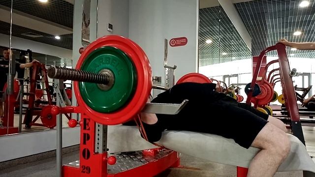 Жим лёжа, резина снизу 90 на 4 смотреть онлайн