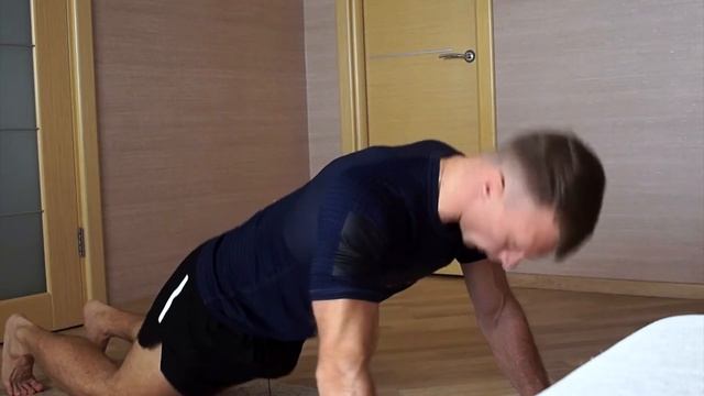 Как научиться отжиматься. Отжимания для девушек. Отжимания с колен. Отжимания для новичков. смотреть онлайн