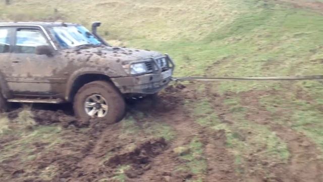 Drumclog Nissan Patrol Y61 stuck :) смотреть онлайн