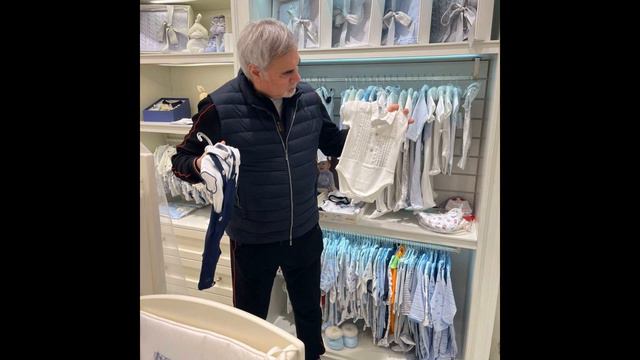 "ПАПА ПРОВОДИТ БУДНИ"-МЕЛАДЗЕ РАСТРОГАЛ МИЛЫМИ ФОТО. смотреть онлайн