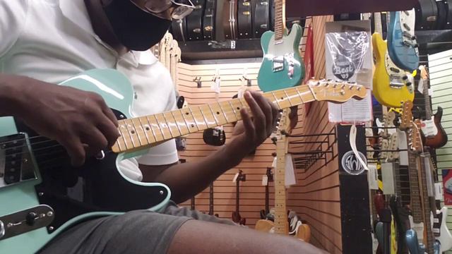 Fender 50's Vintera Telecaster @ Mr. Music смотреть онлайн
