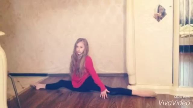 Кира и Аня. Видео - Как сесть на продольный шпагат?! ₪1 смотреть онлайн