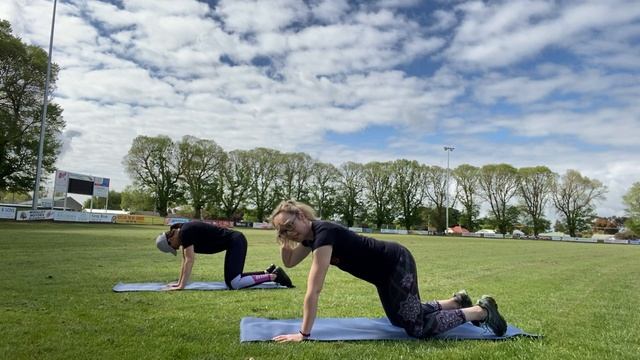 Let’s go outside -25 minute outdoor Pilates session with Rach смотреть онлайн