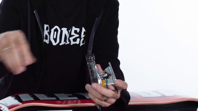 Tony Hawk Answers Skateboarding Questions From Twitter | Tech Support | WIRED смотреть онлайн