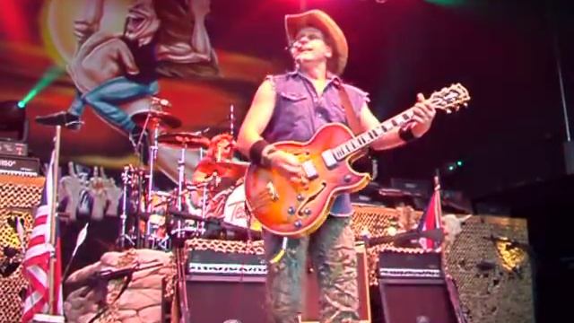 Ted Nugent - Journey to the Center of Your Mind (live) смотреть онлайн