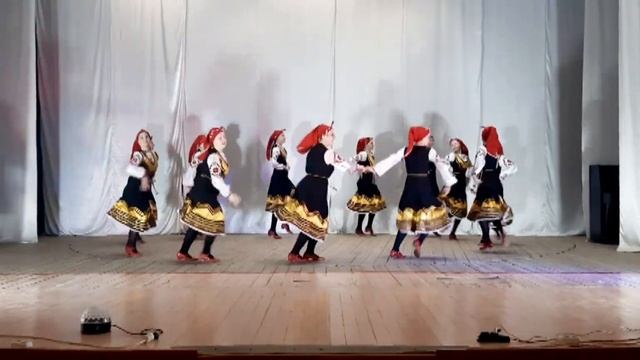 "Болгарский танец " - исп. Образцовый хореографический ансамбль Радуга. Преподаватель Дикова Л.В смотреть онлайн