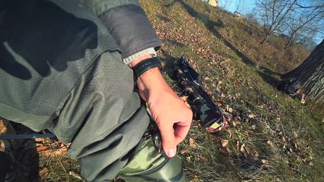 Только успевай таскать! Рыбалка 2019 на фидер перед первым льдом. Ловля плотвы на фидер. смотреть онлайн