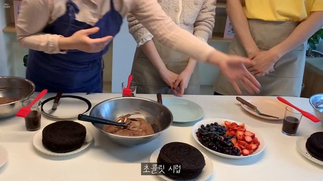 화이트데이 기념 커플 데이트! 같이 케이크 만들었어요 🍰 Couple Baking & Devil's Cake 😂 ? смотреть онлайн