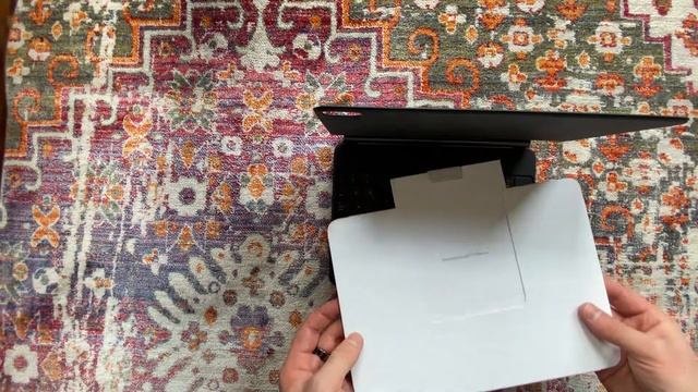 Unboxing of Magic Keyboard for iPad Pro 11‑inch смотреть онлайн