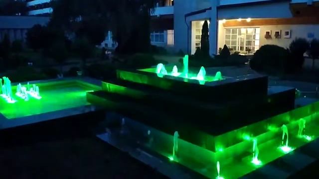 В Трускавце заработал яркий светомузыкальный фонтан смотреть онлайн