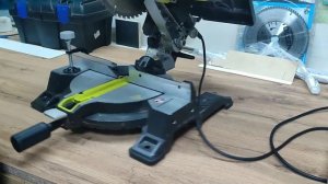 ПИЛА ТОРЦОВОЧНАЯ С ВЕРХНИМ СТОЛОМ RYOBI RTMS1800G