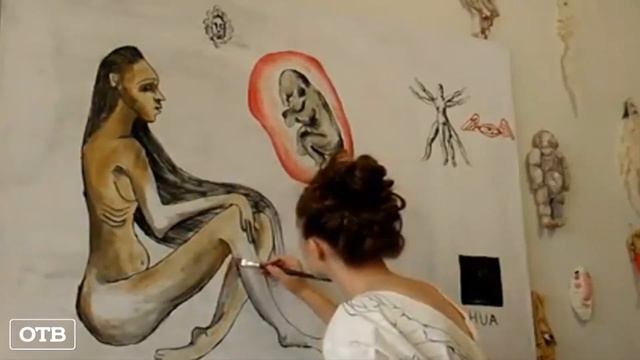 В квартиру художницы из Нижнего Тагила приезжают на экскурсии ценители искусства со всего мира смотреть онлайн