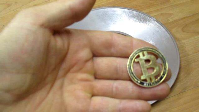 Часы из виниловой пластинки. Vinyl record clock смотреть онлайн