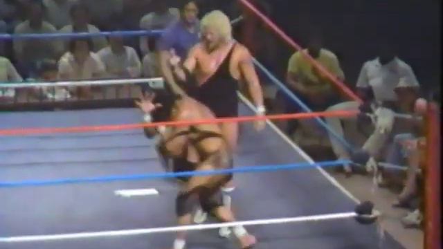 Jimmy Snuka vs Dr.D David Schultz смотреть онлайн