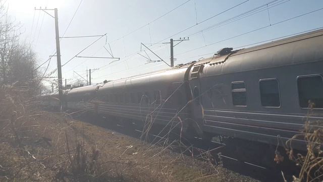 Электровоз ЭП1М-456 с поездом №425С "Таврия" КисловодскーСимферополь смотреть онлайн