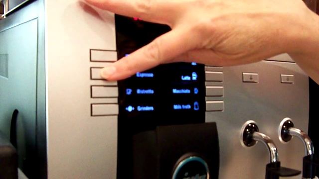 Making a Warm Vanilla Caramel Latte with the Jura X9 смотреть онлайн