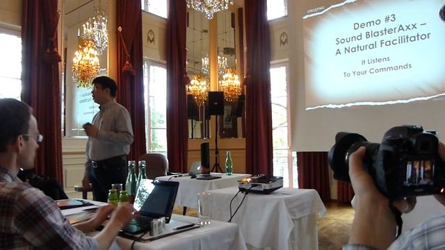 Creative Soundblaster Axx Siri Demonstration смотреть онлайн