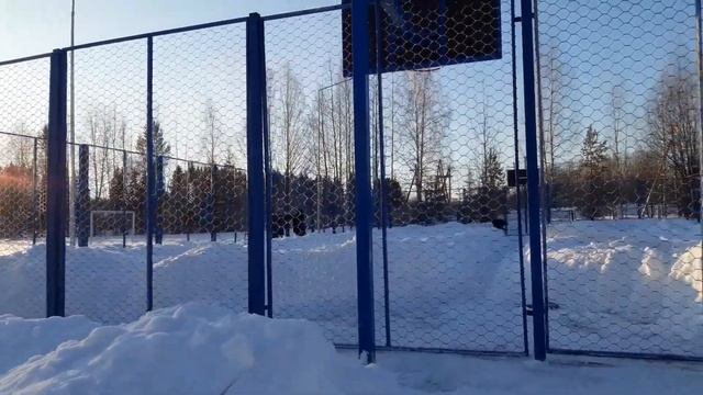 Завершение работ по строительству новой игровой площадки на школьной территории смотреть онлайн