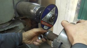 Режем канавку под стопор в подшипнике