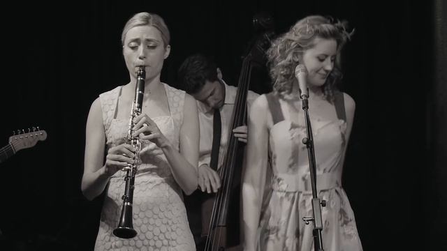 Tu Vuo' Fa' L'Americano - Hetty & The Jazzato Band