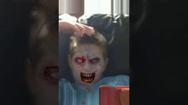 Zombie booth on I pod touch scary смотреть онлайн