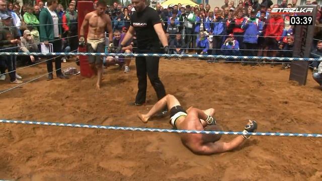 ЛЮТЫЙ КАЧОК против Бойца ММА !!! Зверский Бой !! смотреть онлайн