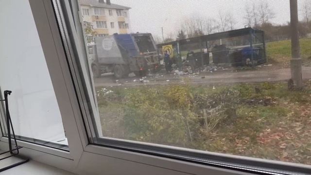 Это называется видео как мусорка забирает мусор смотреть онлайн