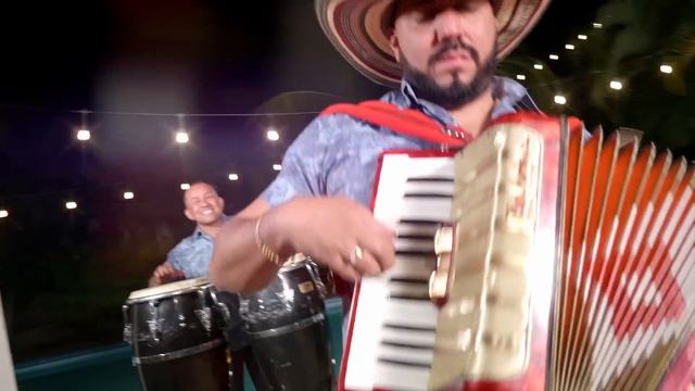 Grupo Frontera - NO SE VA - Parodia oficial смотреть онлайн