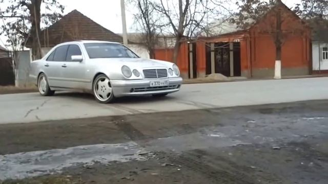 Чеченцы на W210 4.3 AMG