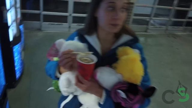 Kicked Out Of Wal-Mart For Winning Too Much At The Claw Machine смотреть онлайн