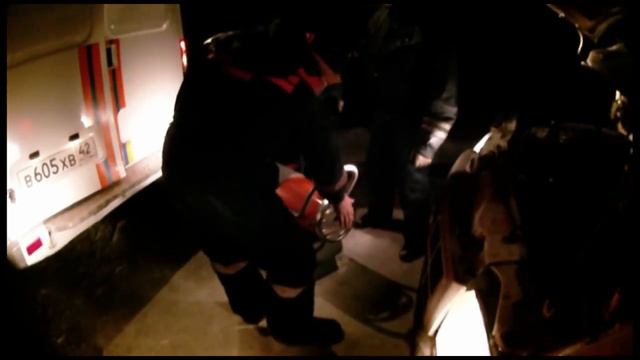 Кемеровские спасатели помогают замерзающим на трассе смотреть онлайн