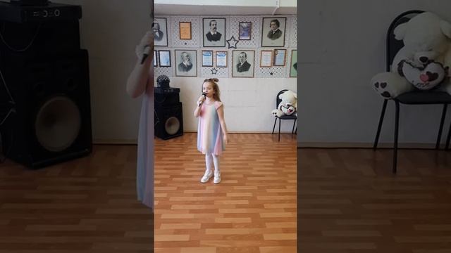 Вокально - эстрадная студия Звездный час (г.Воронеж) "Попугай" музыка и слова Шеварднадзе Л.Н. смотреть онлайн