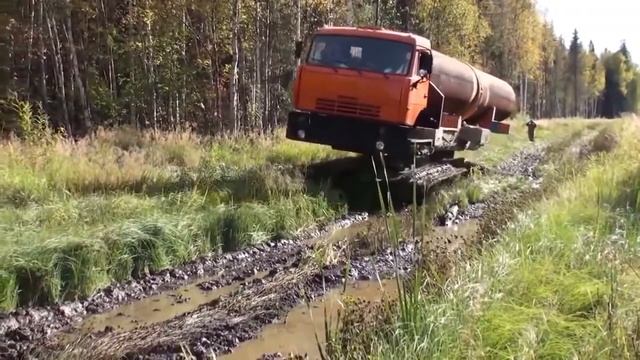 Industrie Russland   Track Vehicle Carrier Kamaz   Pipe Truck